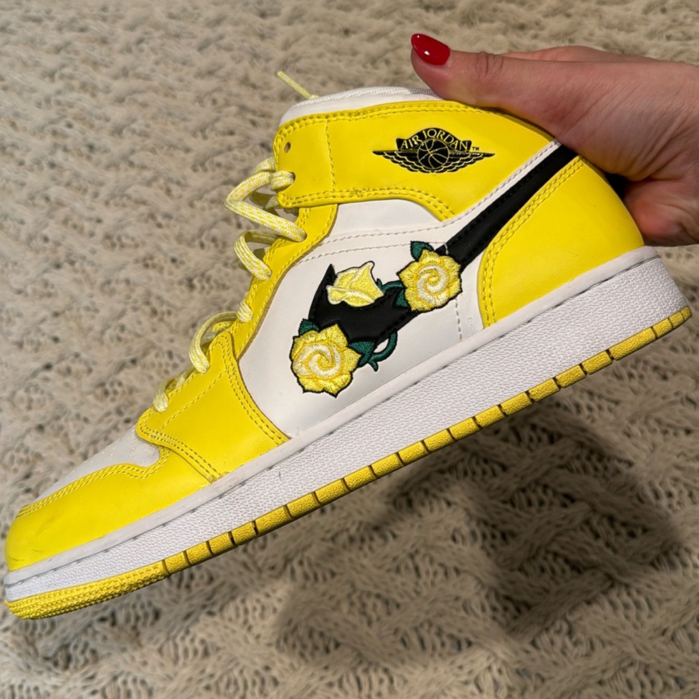 JORDAN 1 mid dynamic  yellow floral